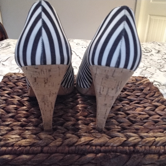 KORS Michael Kors Navy Blue & White Striped Nautical Peep Toe Cork Heels - 8.5 - Picture 7 of 15